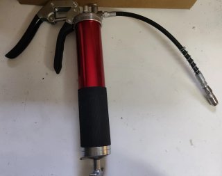 Prensa de engrase roja con manguera