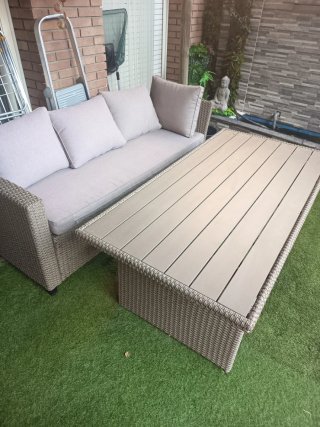 Conjunto banco y mesa de jardín