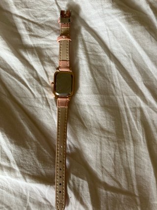 Reloj rosa y dorado estilo vintage Y2K