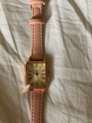 Reloj rosa y dorado estilo vintage Y2K