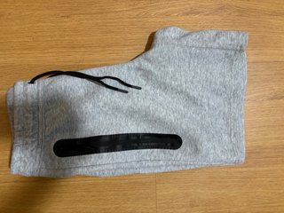 Pantalón Corto Nike Tech Gris