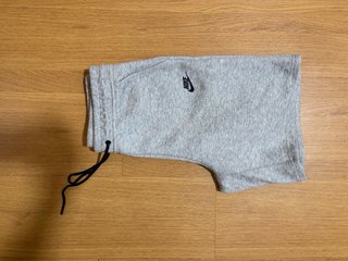 Pantalón Corto Nike Tech Gris
