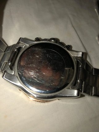Reloj Guess Dorado y Plateado