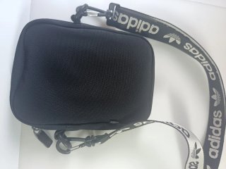 Riñonera Adidas Negra y Blanca