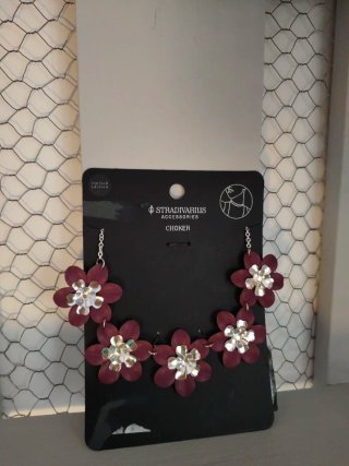 Gargantilla Stradivarius Flores