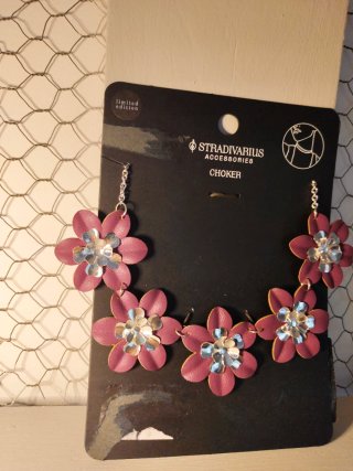 Gargantilla Stradivarius Flores