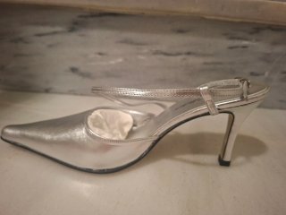 Zapato de tacón plateado talla 39
