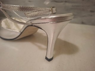 Zapato de tacón plateado talla 39