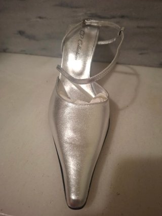 Zapato de tacón plateado talla 39