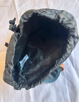 Mochila Eastpak estampada cuero