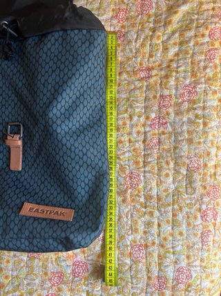 Mochila Eastpak estampada cuero