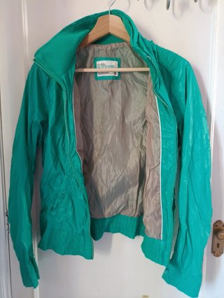 Chaqueta Bershka cuello alto