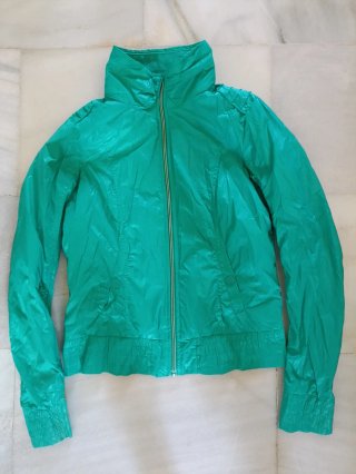 Chaqueta Bershka cuello alto