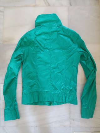Chaqueta Bershka cuello alto