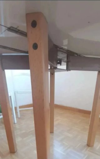 Cuatro sillas y mesa extensible de cocina