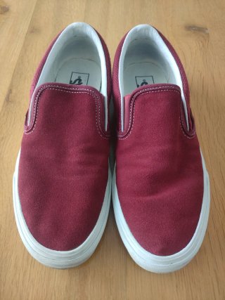 Zapatillas Vans Slip-On Granates.