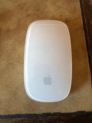 Mac de 2012 con disco duro de 1Tb teclado y raton