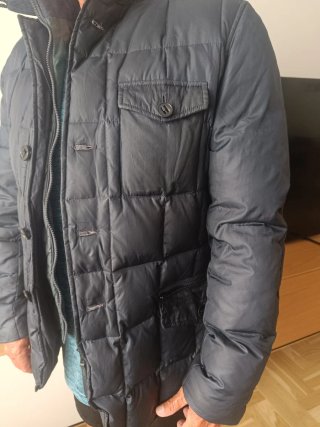 Parka acolchada. Bolsillo interior con cremallera