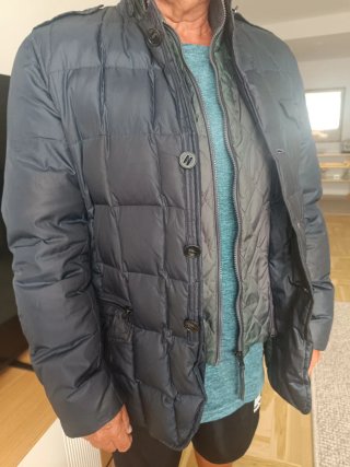 Parka acolchada. Bolsillo interior con cremallera