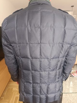 Parka acolchada. Bolsillo interior con cremallera