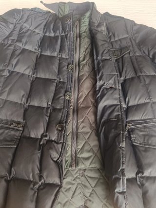 Parka acolchada. Bolsillo interior con cremallera