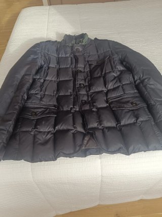 Parka acolchada. Bolsillo interior con cremallera
