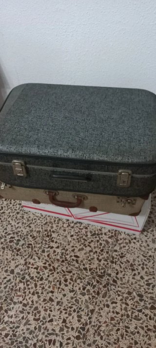 Maleta vintage negra a rayas