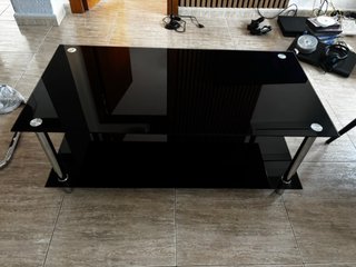 Mesa de centro de cristal negro con patas cromadas