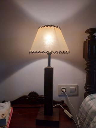 Lámpara de mesa madera