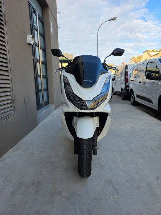 Honda PCX 125 2024 · 12.400 km · Garantía 2030