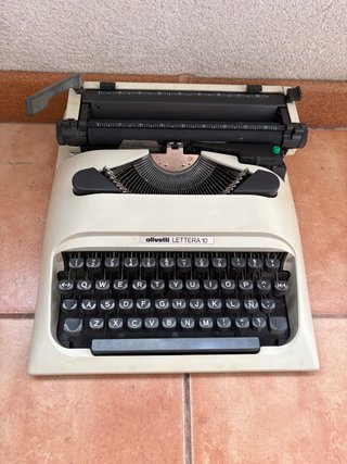 Máquina de escribir Olivetti LETTERA 10
