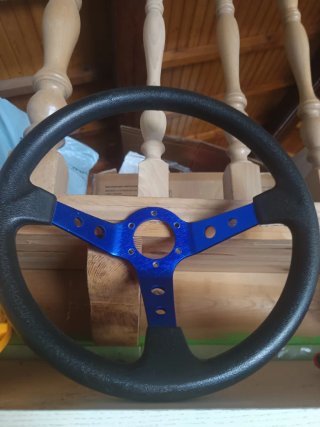 Volante desplazado azul