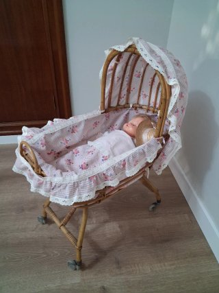 Moisés para muñeca con ruedas