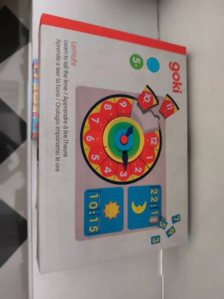 Juego Lernuhr Goki para aprender la hora