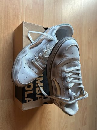 Bambas Bimba y Lola blancas y plateadas