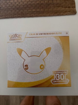 Caja Entrenador Élite Pokémon 30 Aniversario