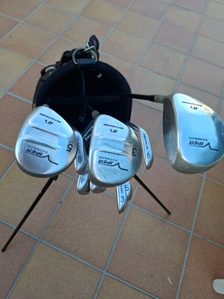 Palos y Bolsa de golf Corey Pavin completa.