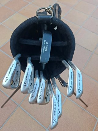 Palos y Bolsa de golf Corey Pavin completa.