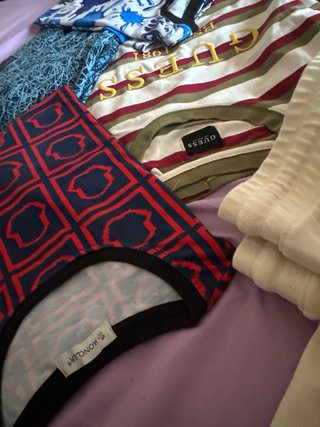 Confezione di tre magliette Guess, Kenzo, Moschino
