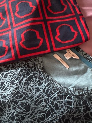 Confezione di tre magliette Guess, Kenzo, Moschino