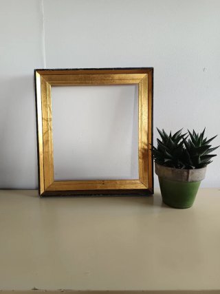 Marco de madera antiguo dorado y negro