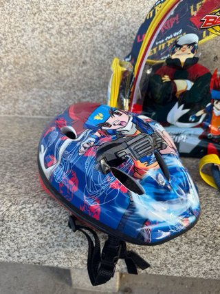Patines Beyblade con mochila y protecciones 2ud