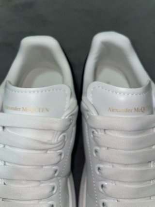 Sneakers Alexander McQueen Bianche e Nere