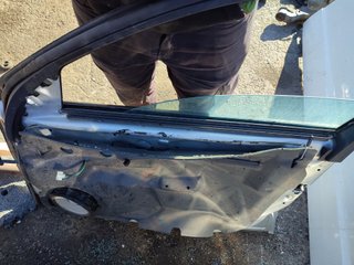 PUERTA DELANTERA DERECHA Mercedes-Benz
