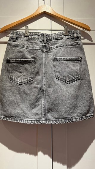 Minifalda vaquera gris abotonada