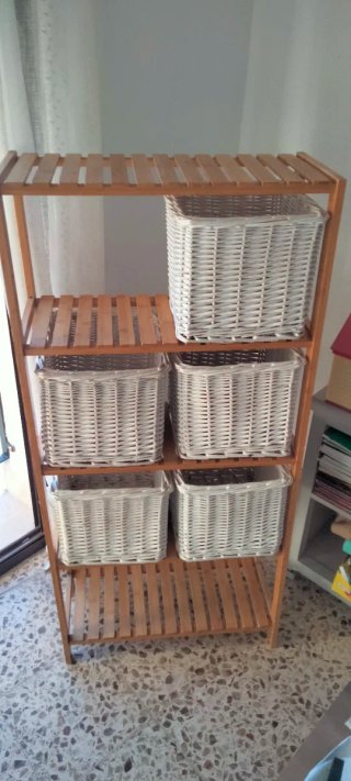 Mueble de bambú + sestos blancos