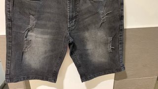 Bermuda vaquera desgastada Rebel negra