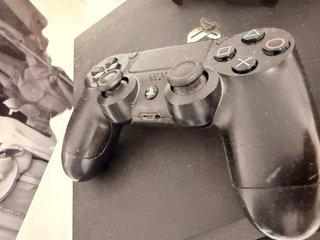 PS4 Pro 1TB + 2 Mandos Originales