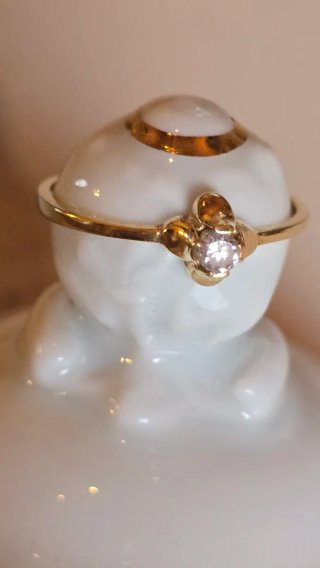 Anillo Oro 18k con piedra