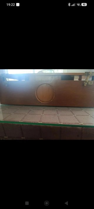 Porta pájaros de madera. En buen estado.